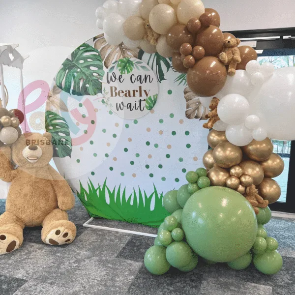 Leafy Print Circular Backdrop