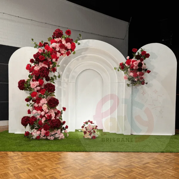 Mini’s Step Arch Backdrop