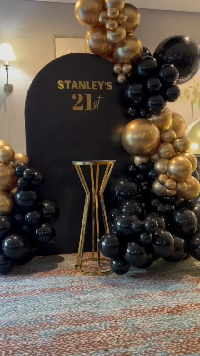 Stanley’s 21st! 🖤

A single arch backdrop in a classic balloon combo of black and gold, paired up with our light up numbers, to celebrate this special birthday ✨

#21years #adultbirthdayparty #twentyone #21stdecor #blackandgold #birthdaybackdrop #balloonbackdrop #birthdaydecorations