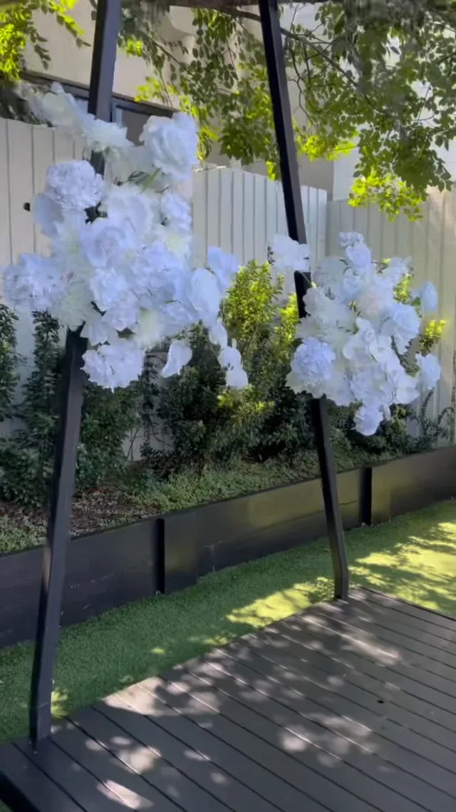 Anna and Johnny’s wedding 🤍

How we bought their vision to life ✨

#weddingdecor #brisbaneweddings #goldcoastweddings #fauxflorals #weddingflowersdecor #partybrisbane #whiteflorals