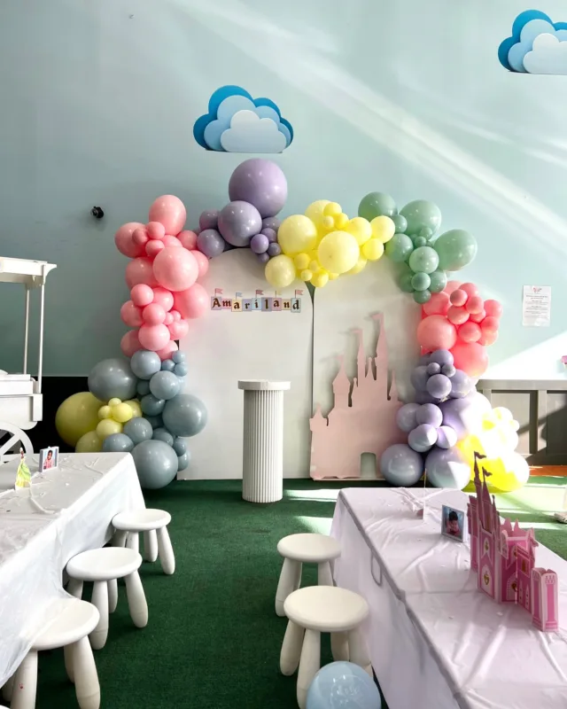 Amariland 💖💜

A beautiful Disneyland themed backdrop to celebrate Amari’s birthday party! 

#disneytheme #kidsbirthdayideas #brisbane #magicaldecor #girlsbirthdayparty #disney #goldcoast