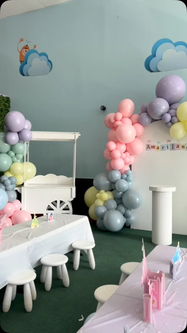 Disneyland vibes, but make it a birthday! 🏰

Amariland 💖 featuring our double arches for one unforgettable celebration! ✨

Backdrop & balloon garland by @party_bne 

Venue @rainbow_playcentre 

#disneyland #disneytheme #disneylandtheme #girlsbirthdayideas #kidsbirthdayideas #partybrisbane #brisbaneeventhire #goldcoastpartyhire