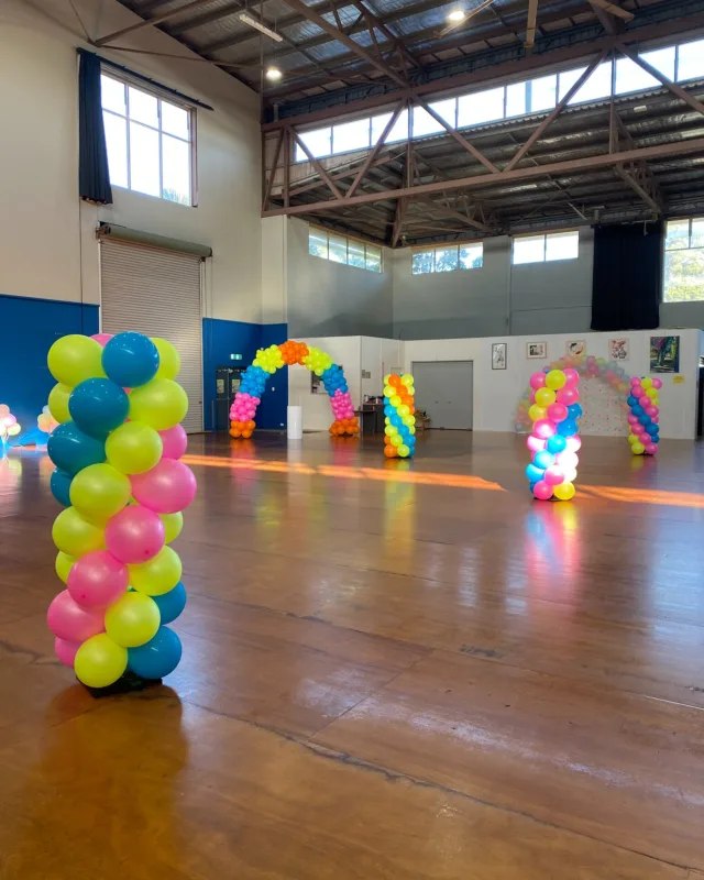 Multi-colour balloon garlands that pop visually for a glow-in-the-dark disco vibe! 

#partybrisbane #goldcoastpartyhire #brisbanepartystyling #balloongarlands #glowinthedarkparty